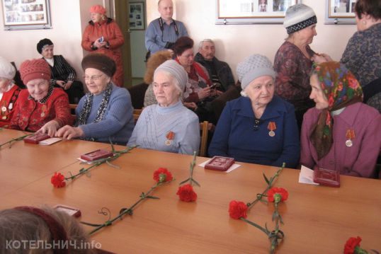 Чествуют ветеранов