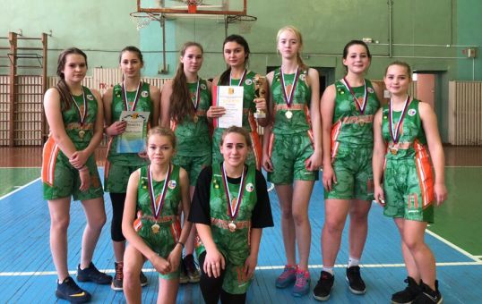 У котельничских баскетболисток первое место