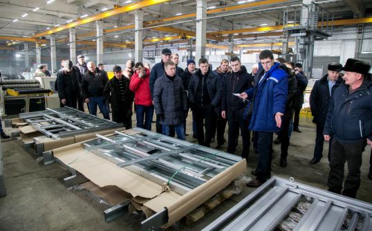 Аграрии посетили механический завод