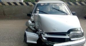 Пьяный водитель въехал в путепровод