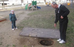 Безопасно ли гулять на новой детской площадке?