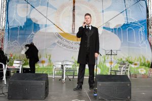 Котельничанин собирает средства на рояль для ГДК