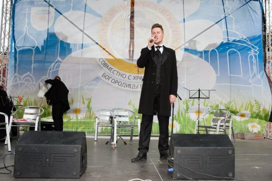 Котельничанин собирает средства на рояль для ГДК