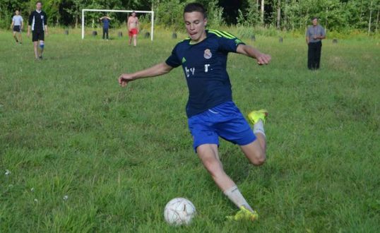 Сразятся в футбол