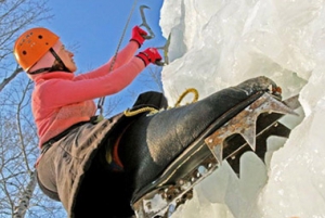 В Кирове соревнуются ледолазы