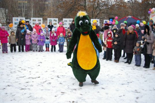 Первые сваи в фундамент &laquo;динодома&raquo;