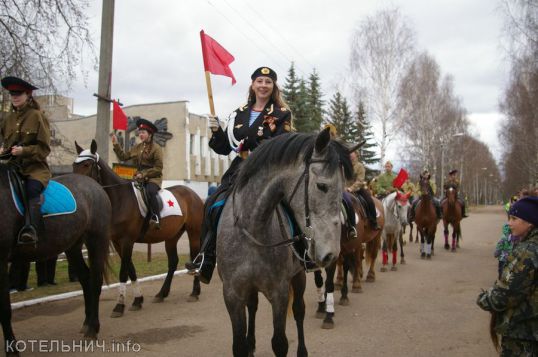 По Юбилейному прошла кавалерия