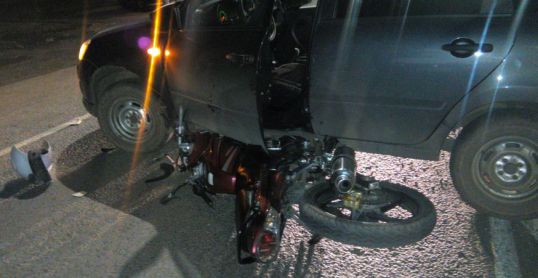 Наехал на подростков