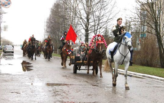 По Юбилейному прошла кавалерия