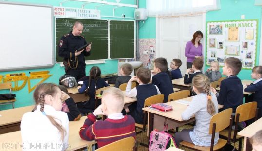 Сотрудники ГИБДД присоединились к всероссийской акции &laquo;Неделя мужества&raquo;