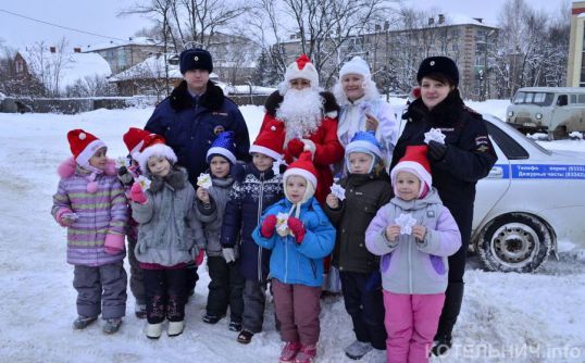 Дед Мороз беспокоится о безопасности на дорогах