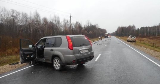 "Ниссан" столкнулся с "фурой"