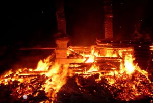 В Сюзюме сгорел дом