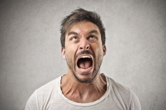 Будьте осторожны: определено самое травмоопасное время для смартфонов