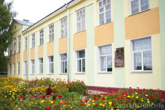 Первая средняя приглашает на юбилей