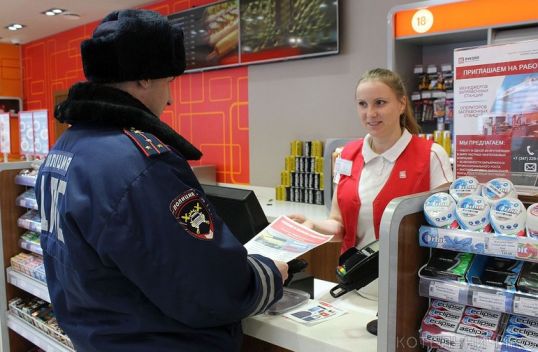 Сотрудники ГИБДД сходили в кафе и в поликлинику