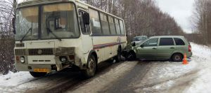 &quot;Калина&quot; столкнулась с автобусом