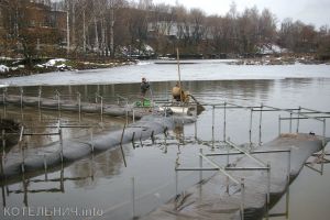 В Динопарке плотины строят люди и бобры