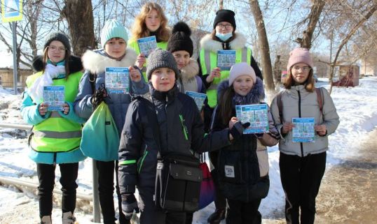 Школьники провели профилактические беседы на улицах города