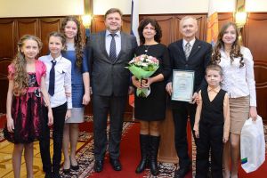 Никита Белых наградил семью Тарановых