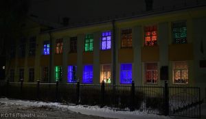 Школа №1 сияет огнями. ВИДЕО