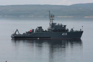 Тральщик &laquo;Котельнич&raquo; обеспечил безопасный фарватер для атомной подлодки