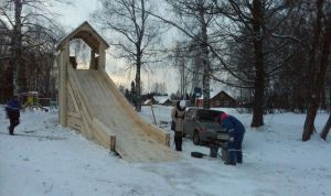 В Макарье залили горку
