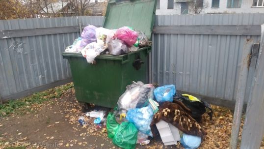 Весь город завален