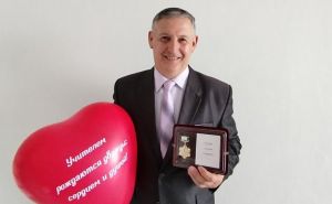 Учитель из Юбилейного награжден знаком &laquo;Педагогическая слава&raquo;