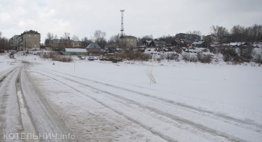 Вслед за автомобильной переправой закрыли пешеходную