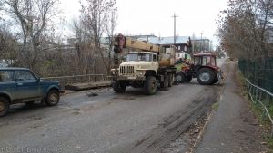 Ремонт провалившегося тротуара на улице Октябрьской