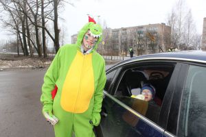 На дороги Котельнича вышел динозавр