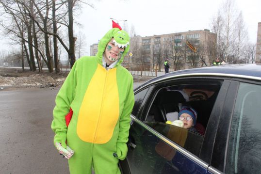 На дороги Котельнича вышел динозавр