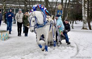 В Котельничском районе проводят зиму конным парадом