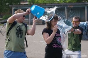 Курильщиков в Котельниче обливали водой