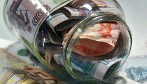 Украл деньги из банки