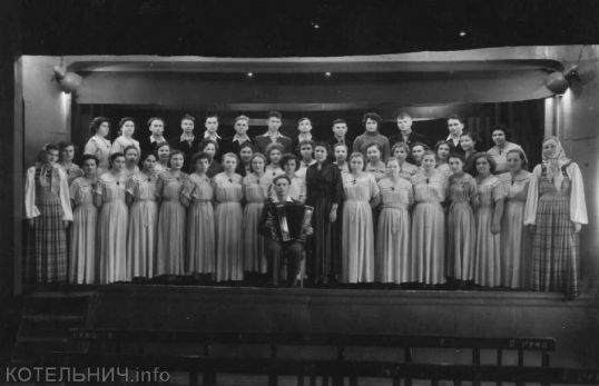 Песню дружбы запевала молодежь