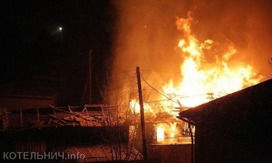 20 сараек тушили 13 пожарных