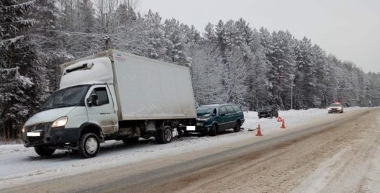 В Котельничском районе легковушка наехала на "Газель"