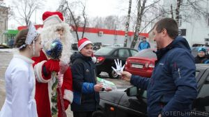 Дед Мороз вышел на котельничскую дорогу