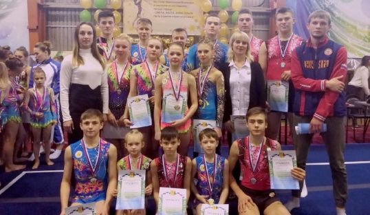 Котельничские акробаты достойно выступили на областных соревнованиях