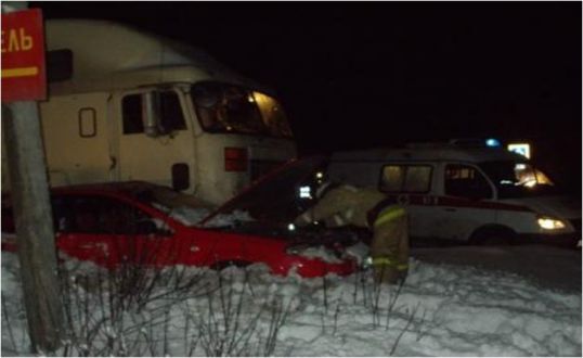 "Фура" въехала в легковушку