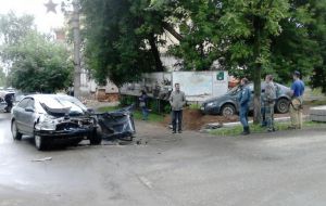 Столкнулись две иномарки