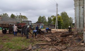 Макарьевцы вышли на субботник