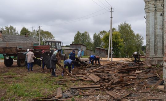 Макарьевцы вышли на субботник