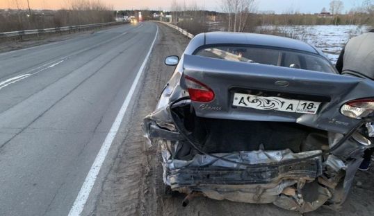 Пьяный водитель въехал во впереди идущий автомобиль