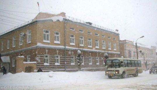Минус один. На кресло главы города претендуют двое