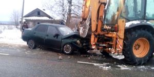 Пьяный бесправник столкнулся с трактором