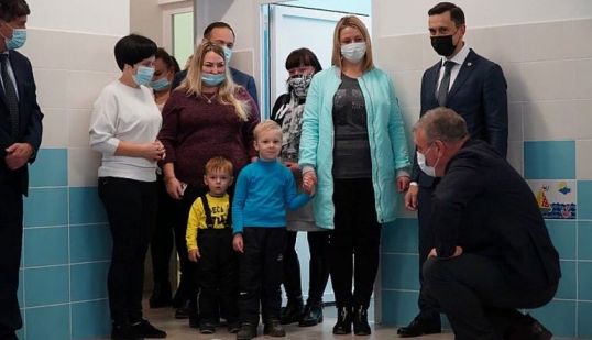 Губернатор области открыл детский сад, побывал на заводе и в центре единоборств